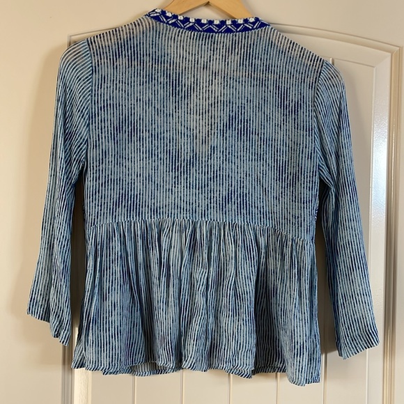 Embroidered Baby Doll Style Top. Sz XS. Great condition. Non-smoking home. - Picture 3 of 3